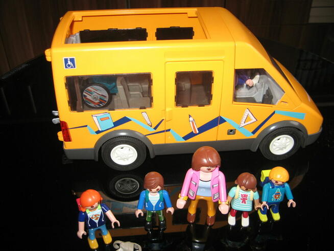 Zestawy: Playmobil City Life 6866 i 70049 z usterkami- opis