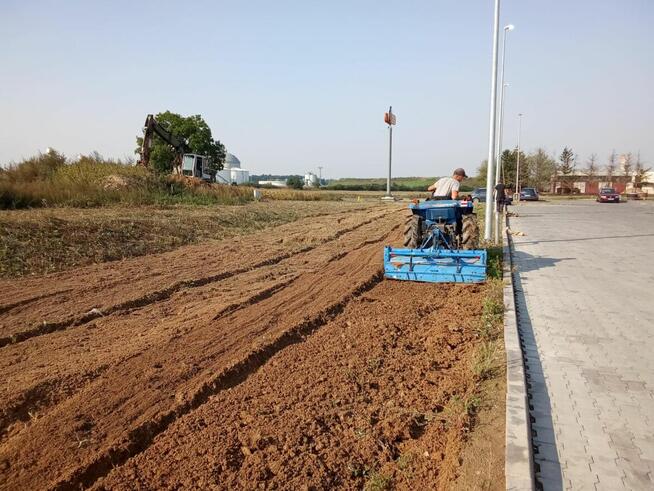 zamiatanie placów, traktów pieszych, ulic, koszenie trawy,