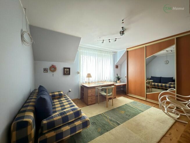 Dom przy lesie, taras, kominek, ogród.