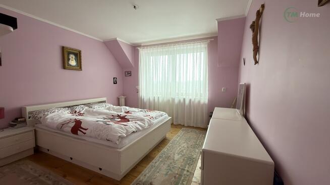 Dom przy lesie, taras, kominek, ogród.