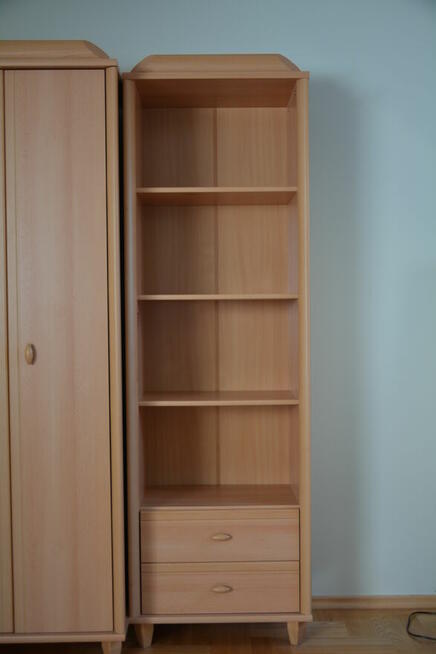 Sprzedam kpl mebli młodzieżowych (biurko, szafa, komódka…)