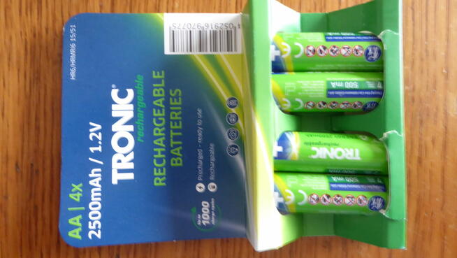 Nieużywany zestaw 4 akumulatorków NI-MH 1,2V/1000mAh TRONIC