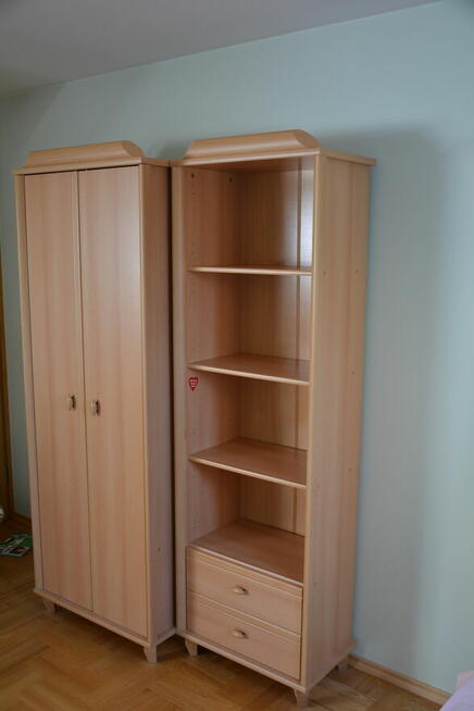 Sprzedam kpl mebli młodzieżowych (biurko, szafa, komódka…)