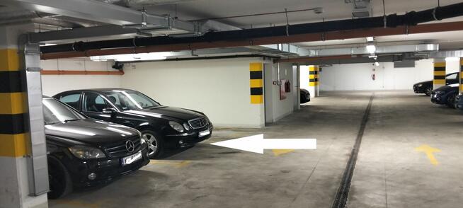 Komfortowe miejsce garażowe Warszawa Bemowo, tuż obok stacji