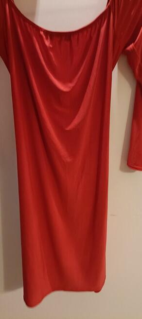 Piękna czerwona sukienka PrettyLittleThing