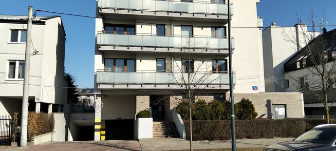 Komfortowe miejsce garażowe Warszawa Bemowo, tuż obok stacji