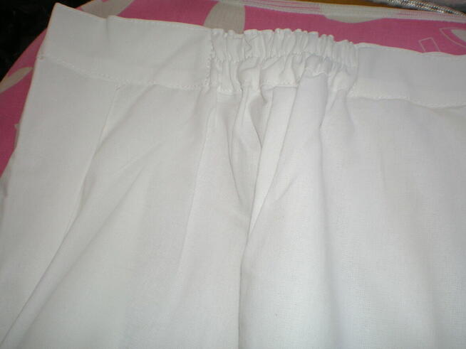 Sprzedam tzw. damski mundurek medyczny w kolorze białym, now