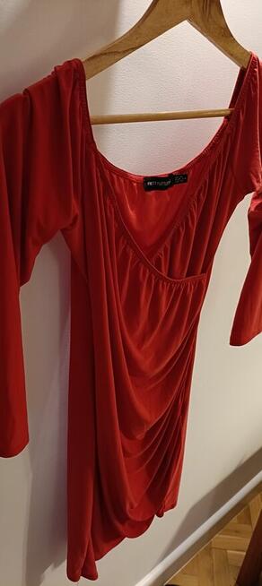 Piękna czerwona sukienka PrettyLittleThing