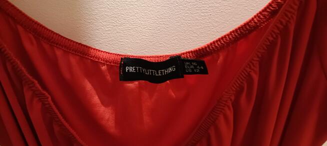 Piękna czerwona sukienka PrettyLittleThing