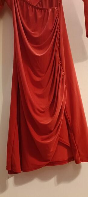 Piękna czerwona sukienka PrettyLittleThing