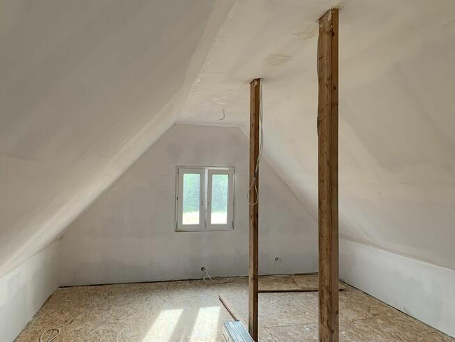 Sprzedam nad morzem działkę z budynkiem i gotowym projektem