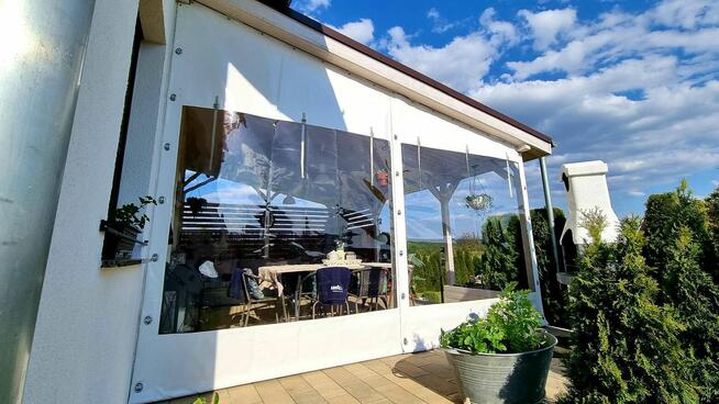 Osłony i plandeki na tarasy – zabudowa na wymiar przez cały