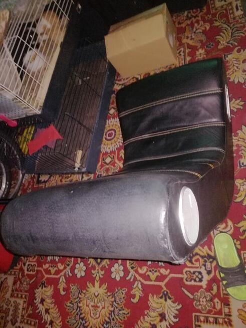 Fotel bujany z wbudowanym radiem