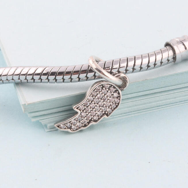 Pandora Charms Moments koralik zawieszka skrzydła anioł anio