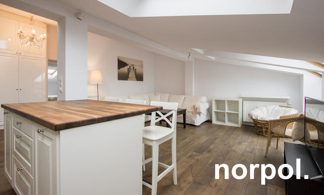 Przestronny apartament z osobną sypialnią i balkonem w centrum Kazimierza