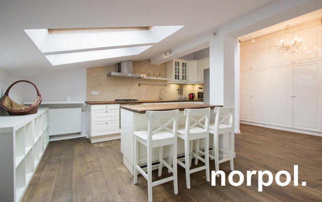 Przestronny apartament z osobną sypialnią i balkonem w centrum Kazimierza