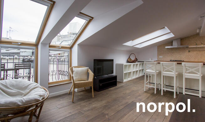 Przestronny apartament z osobną sypialnią i balkonem w centrum Kazimierza