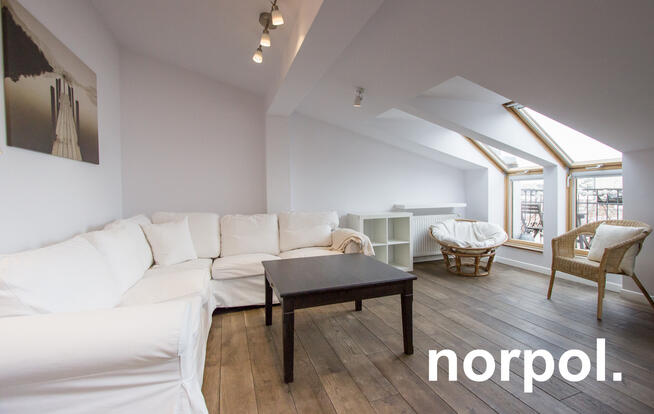 Przestronny apartament z osobną sypialnią i balkonem w centrum Kazimierza