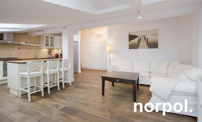 Przestronny apartament z osobną sypialnią i balkonem w centrum Kazimierza