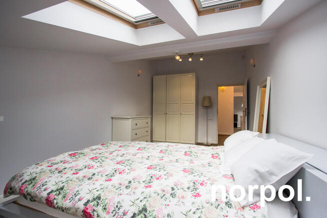 Przestronny apartament z osobną sypialnią i balkonem w centrum Kazimierza