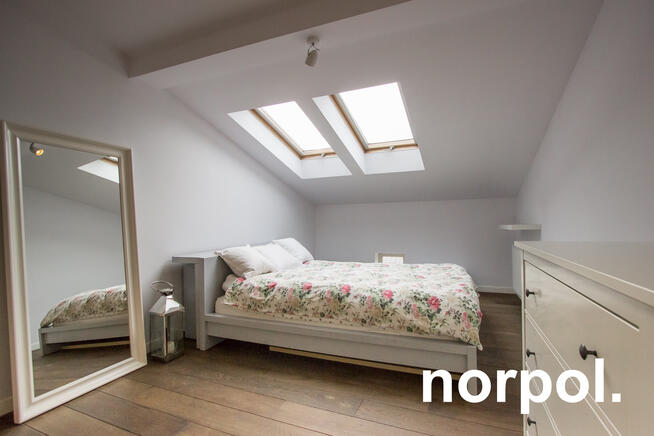 Przestronny apartament z osobną sypialnią i balkonem w centrum Kazimierza