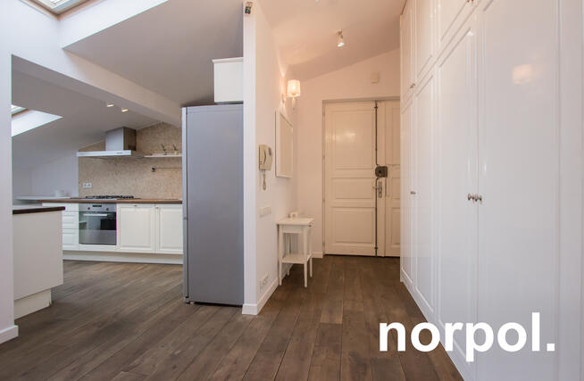 Przestronny apartament z osobną sypialnią i balkonem w centrum Kazimierza