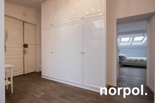 Przestronny apartament z osobną sypialnią i balkonem w centrum Kazimierza