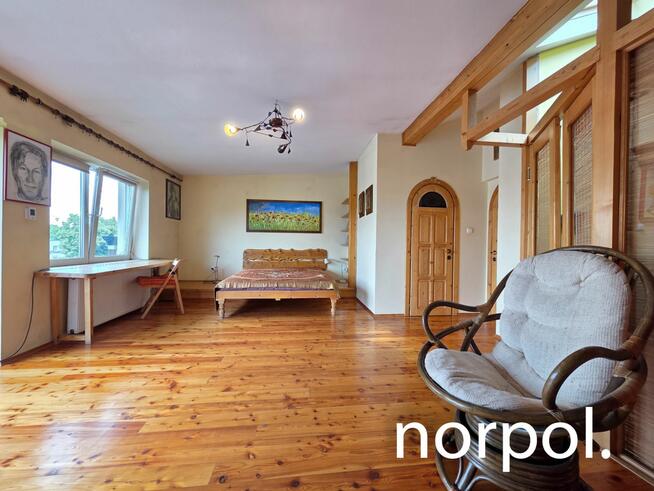 Stylowe mieszkanie w kamienicy przy Młynówce Królewskiej, ponad dachami innych