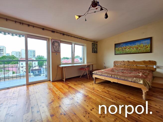 Stylowe mieszkanie w kamienicy przy Młynówce Królewskiej, ponad dachami innych