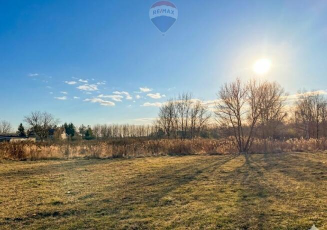 Nowoczesny budynek z magazynem,duża działka 1,1 ha