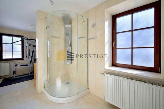 Dwupoziomowe mieszkanie z garażem metro