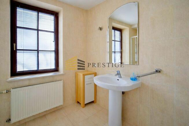 Dwupoziomowe mieszkanie z garażem metro