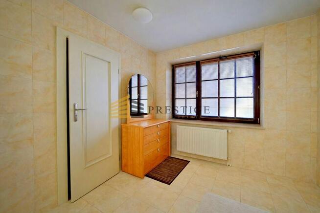 Dwupoziomowe mieszkanie z garażem metro