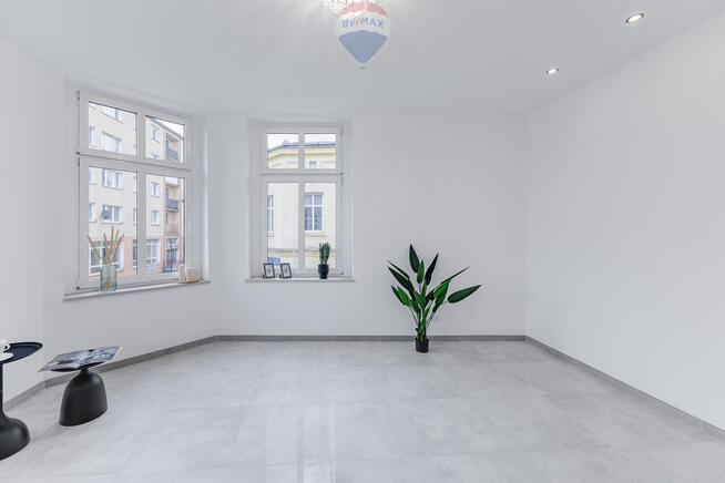 Słoneczne mieszkanie po remoncie (3 pokoje)