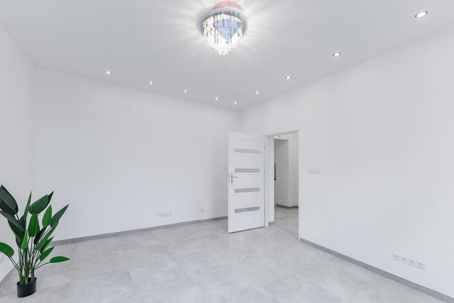 Słoneczne mieszkanie po remoncie (3 pokoje)