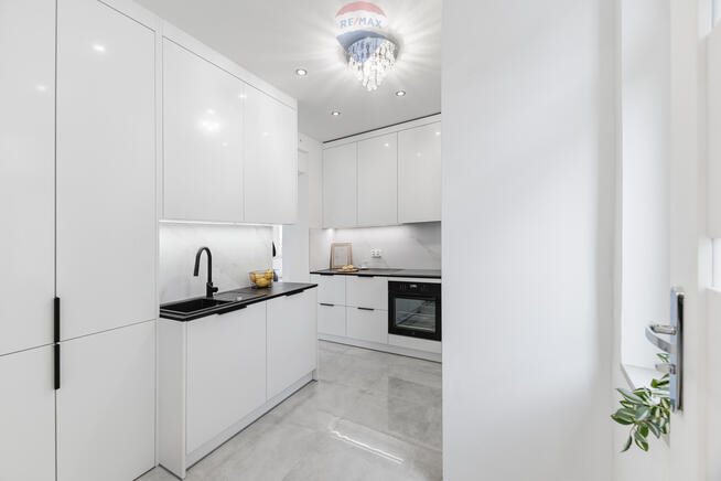 Słoneczne mieszkanie po remoncie (3 pokoje)