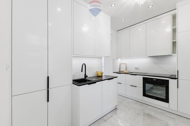 Słoneczne mieszkanie po remoncie (3 pokoje)