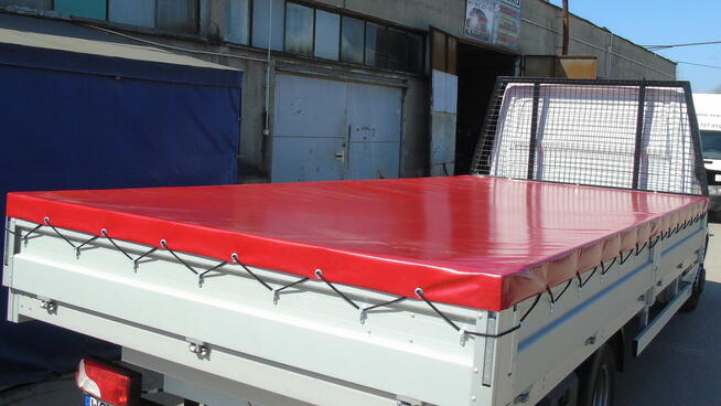 Produkcja plandek na samochody i przyczepy – trwałe wykonani