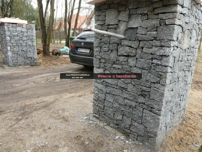 Ogrodzenie z kamienia naturalnego, płot z piaskowca, mur