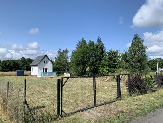 Sprzedam nad morzem działkę z budynkiem i gotowym projektem