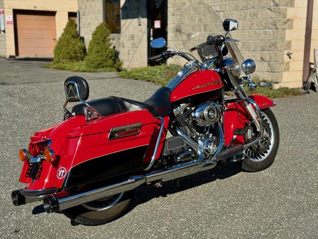 Piekny bezwypadkowy oryginalny lakier