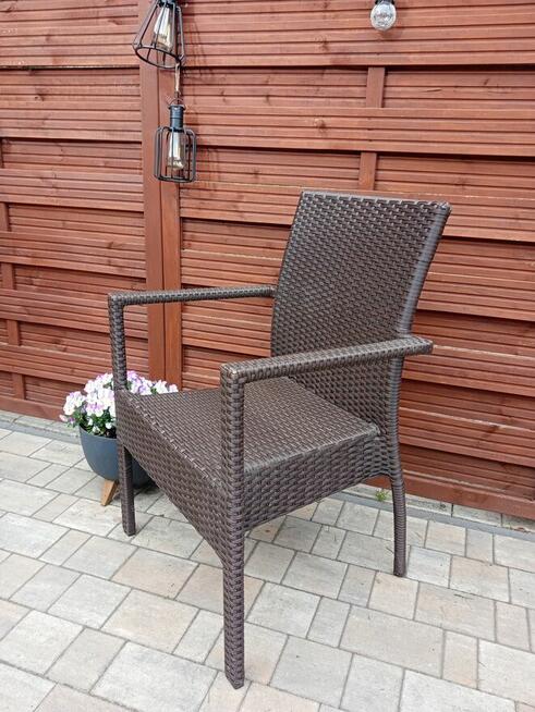 Krzesła z technorattanu