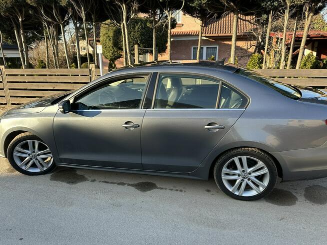 Volkswagen Jetta Mocna benzyna, automat ,nawigacja, światła dzienne, Isofix, USB, Aux