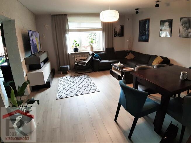 Duży dom i budynki „na biznes”