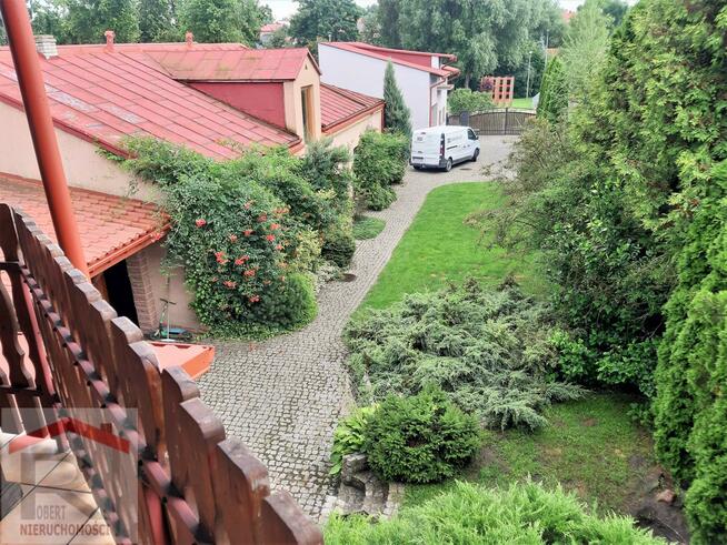 Duży dom i budynki „na biznes”