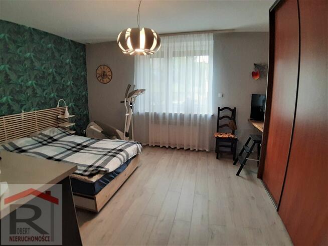 Duży dom i budynki „na biznes”