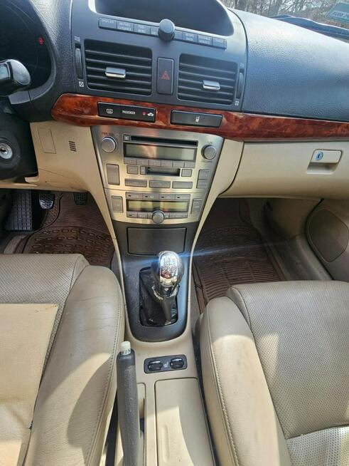 Toyota Avensis D4D 2.0 - 2004r