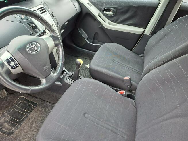 Toyota Yaris 1.3 benzyna 5 drzwi klimatyzacja wazne opłaty