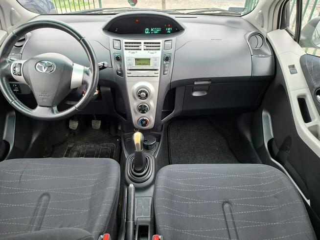 Toyota Yaris 1.3 benzyna 5 drzwi klimatyzacja wazne opłaty