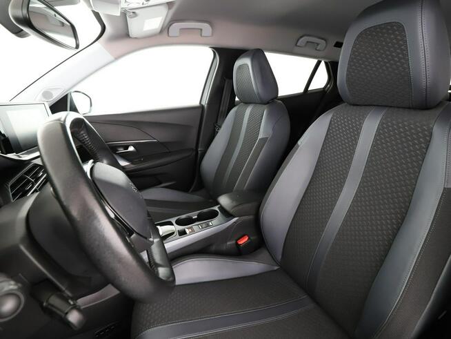 Peugeot 2008 EV automat kamera LED tempomat